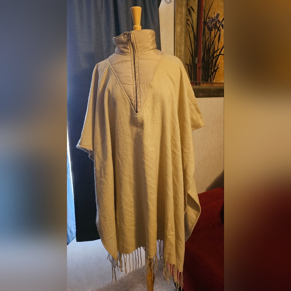 Steve Madden OSFM tan Pancho sweater